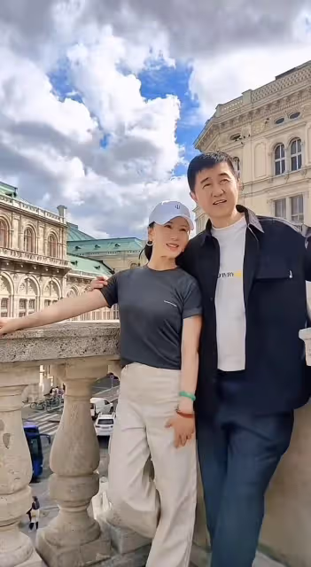付笛生一家到奧地利!任靜穿千元衣身材豐腴,退休四處旅遊太瀟灑