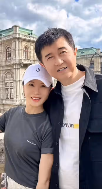付笛生一家到奧地利!任靜穿千元衣身材豐腴,退休四處旅遊太瀟灑