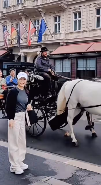 付笛生一家到奧地利!任靜穿千元衣身材豐腴,退休四處旅遊太瀟灑