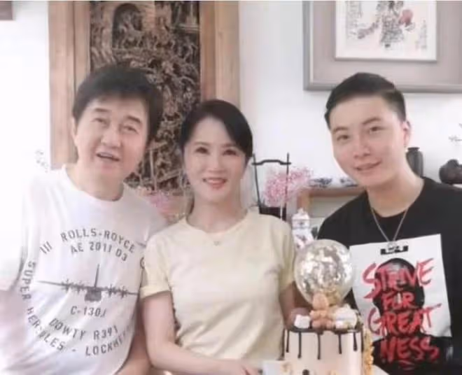 付笛生一家到奧地利!任靜穿千元衣身材豐腴,退休四處旅遊太瀟灑