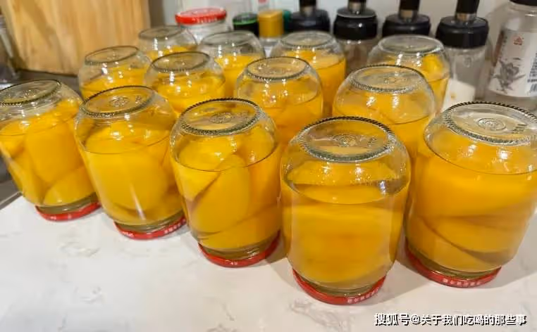 買桃子,有人挑大的,有人選紅的?老果農:都不對,教你正確方法