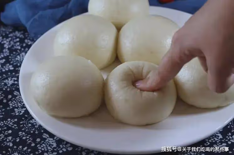 蒸饅頭髮面時,不要只會放酵母,牢記這6個竅門,饅頭雪白又膨鬆