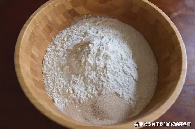 蒸饅頭髮面時,不要只會放酵母,牢記這6個竅門,饅頭雪白又膨鬆
