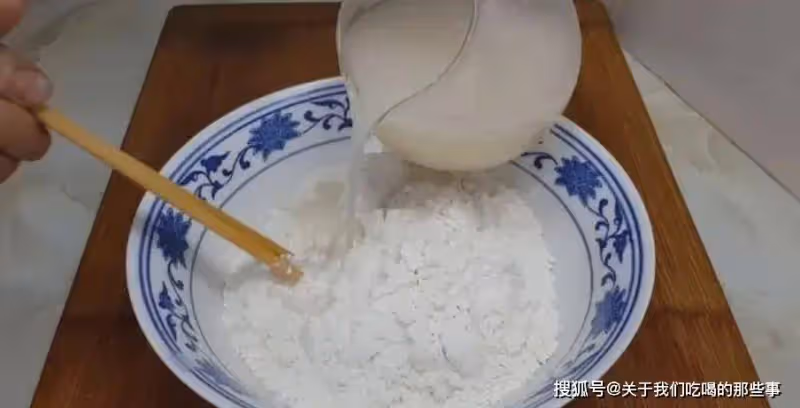 蒸饅頭髮面時,不要只會放酵母,牢記這6個竅門,饅頭雪白又膨鬆