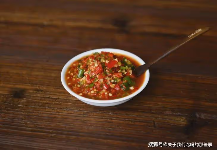 想吃辣椒醬不用買,大廚教你秘制配方,拌啥都好吃,放一個月不壞