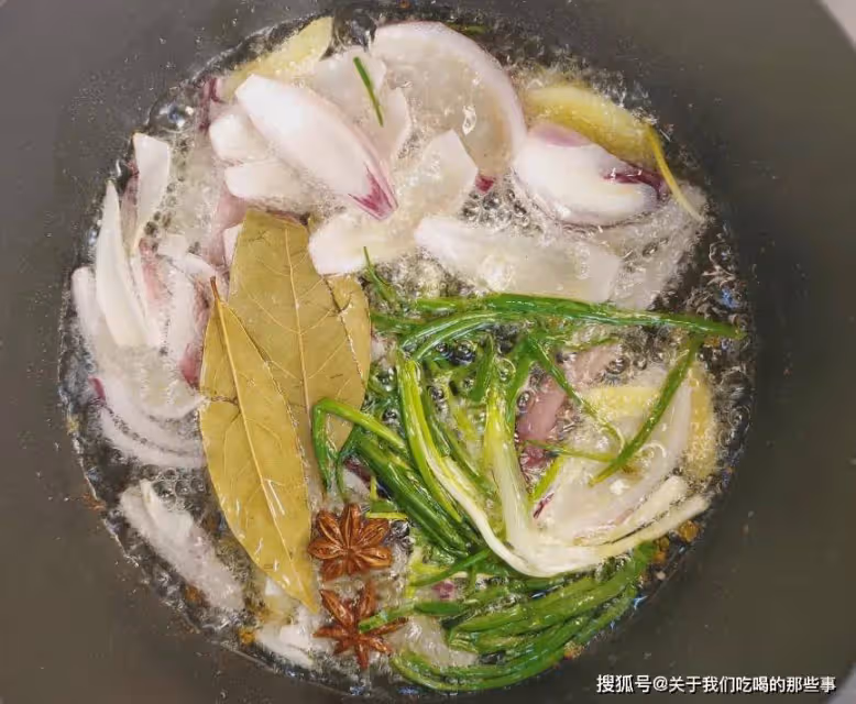 想吃辣椒醬不用買,大廚教你秘制配方,拌啥都好吃,放一個月不壞