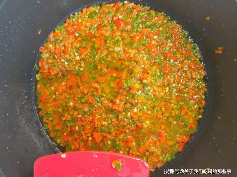 想吃辣椒醬不用買,大廚教你秘制配方,拌啥都好吃,放一個月不壞