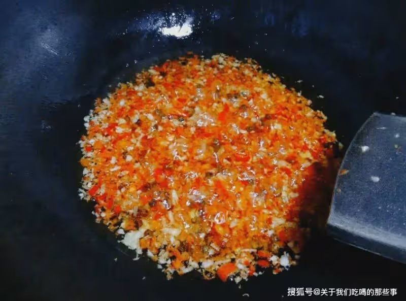 想吃辣椒醬不用買,大廚教你秘制配方,拌啥都好吃,放一個月不壞