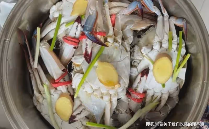 蒸螃蟹,冷水熱水區別大,牢記3個技巧,肉質鮮嫩,不掉腿不流黃