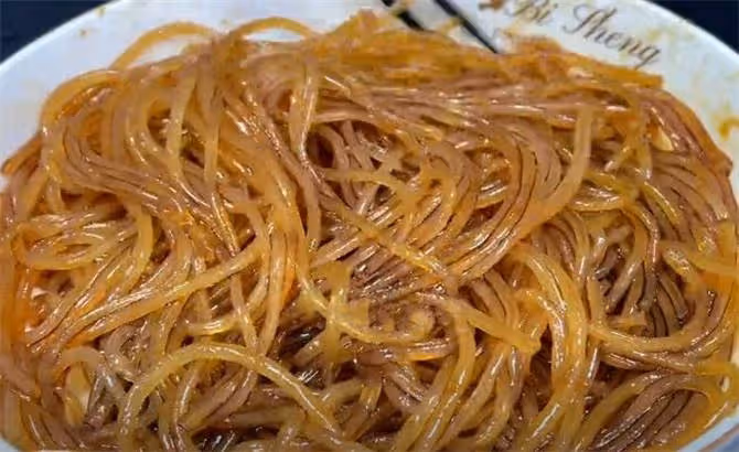 原來包菜炒粉絲這樣做,難怪以前做的不好吃老粘鍋,技巧在這裡
