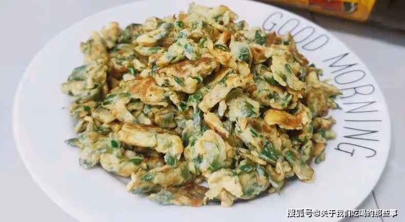 蒸槐花,最忌直接放麵粉,牢記3竅門,槐花鬆散不粘,可口香味足
