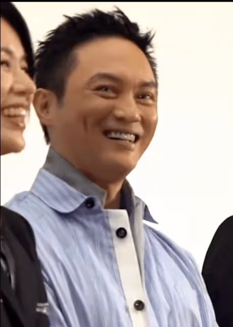 古天樂被媽媽級粉絲大聲表白！張智霖、胡杏兒在旁笑不停