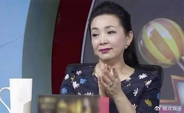 母親是皇后專業戶,自己也是演員,嫁同行為妻,一家三代其樂融融