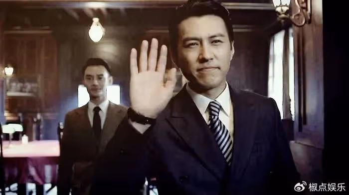 她命真好,與富商離婚後,二婚嫁名演員為妻,今一家四口其樂融融