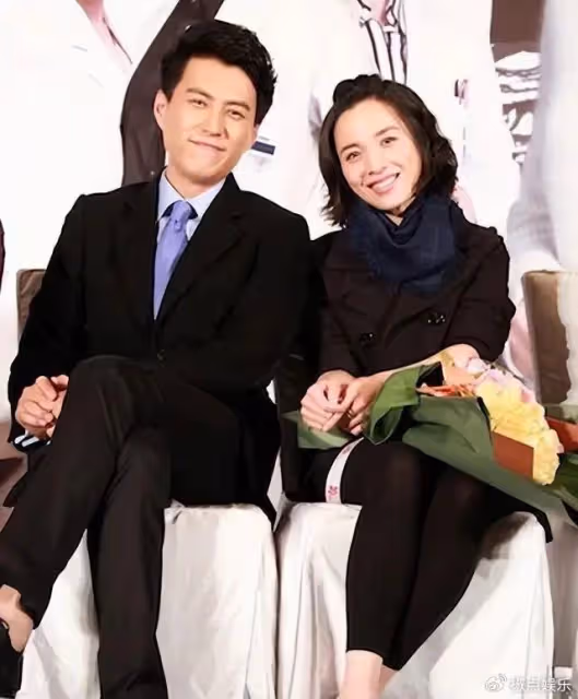 她命真好,與富商離婚後,二婚嫁名演員為妻,今一家四口其樂融融