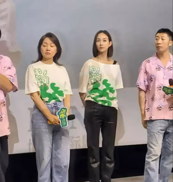 閆妮:臉比旁邊的張鈞甯胖了一大圈,連身材看起來也顯得頗為壯實