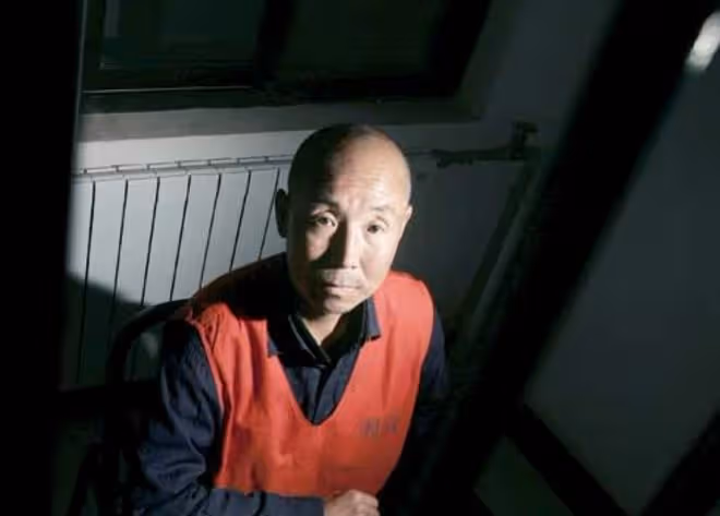 1995年罪犯攜子逃入秦嶺，野外生存15年，因進礦打工沒身份證落網