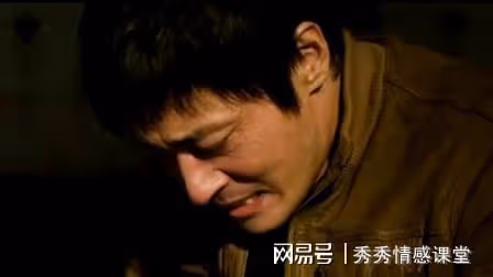 鳳凰男母親反對兒子回來過年,十幾個親戚等紅包,1000還嫌少