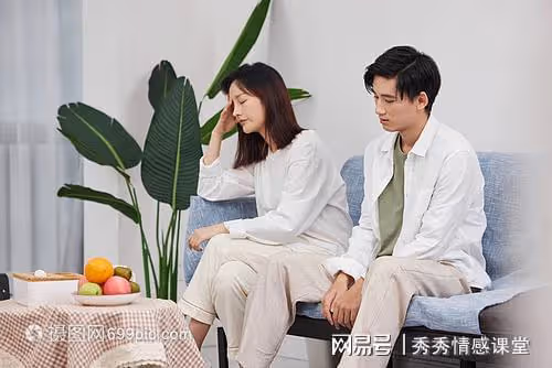 鳳凰男母親反對兒子回來過年,十幾個親戚等紅包,1000還嫌少