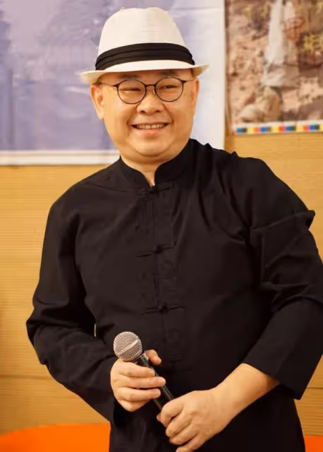 57歲田震遠在澳洲支持刀郎,被指公開站隊,近照老來胖身材五五分