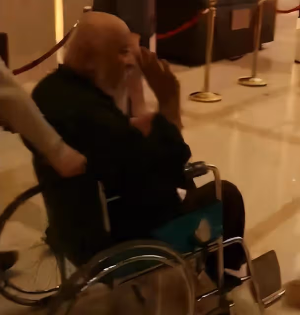 68歲李琦糖尿病吃大碗肥肉,挺大肚腩還貼秋膘,家宅簡陋牆磚開裂