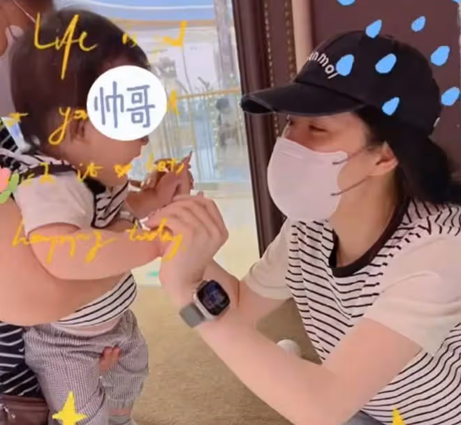郭碧婷泳裝生圖曝光,有小肚腩和普通人沒區別,當媽後太接地氣