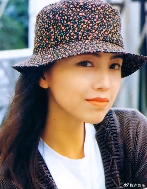 當過第三者,卻沒人討厭她,今57歲依然單身,活成女人最美的樣子
