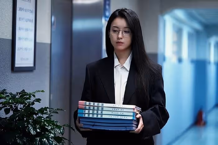 她的演技在韓劇《Moving》中得到證明,和趙寅成劇情互動備受關注