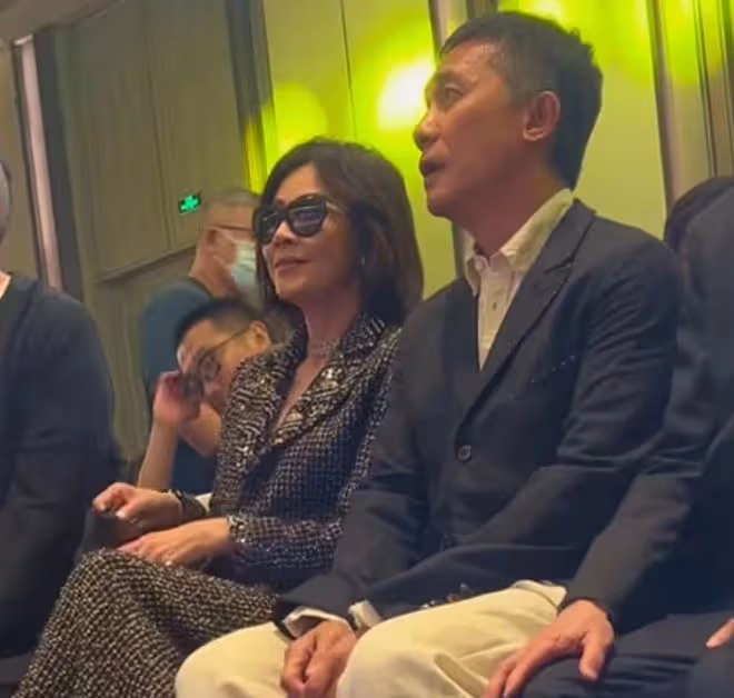 梁朝偉私生子風波後與劉嘉玲首同框!坐一起卻無交流,引網友熱議