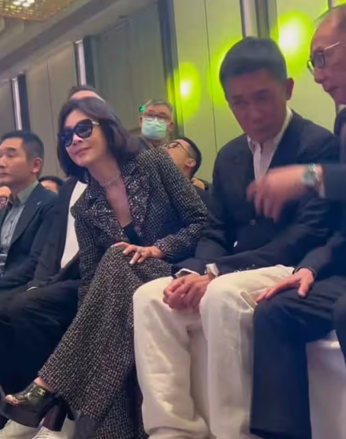 梁朝偉私生子風波後與劉嘉玲首同框!坐一起卻無交流,引網友熱議