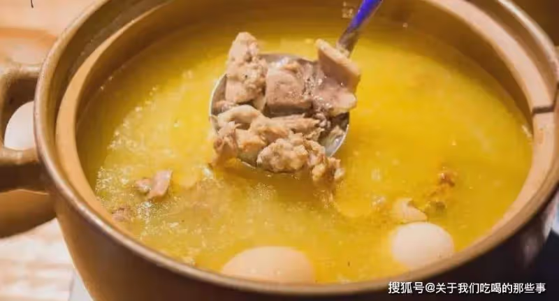 燉雞湯,先焯水還是直接燉?切記3個技巧,雞湯金黃油亮鮮美不腥