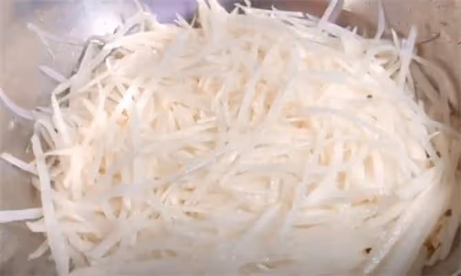 炸蘿蔔丸子,到底用麵粉還是澱粉,教你正確做法,丸子酥脆不回軟