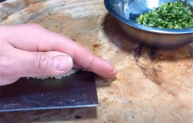 炸蘿蔔丸子,到底用麵粉還是澱粉,教你正確做法,丸子酥脆不回軟