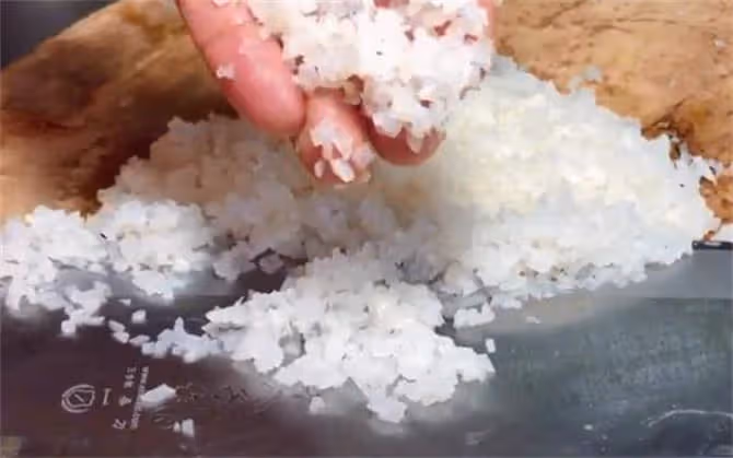炸蘿蔔丸子,到底用麵粉還是澱粉,教你正確做法,丸子酥脆不回軟