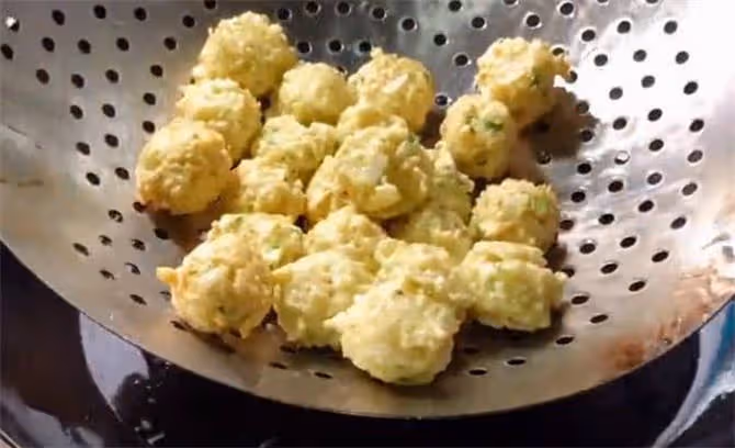 炸蘿蔔丸子,到底用麵粉還是澱粉,教你正確做法,丸子酥脆不回軟