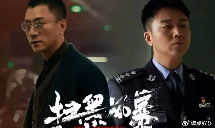 他,憑《潛行者》火出圈,眼睛小演技好,長了壞人臉,卻啥都能演