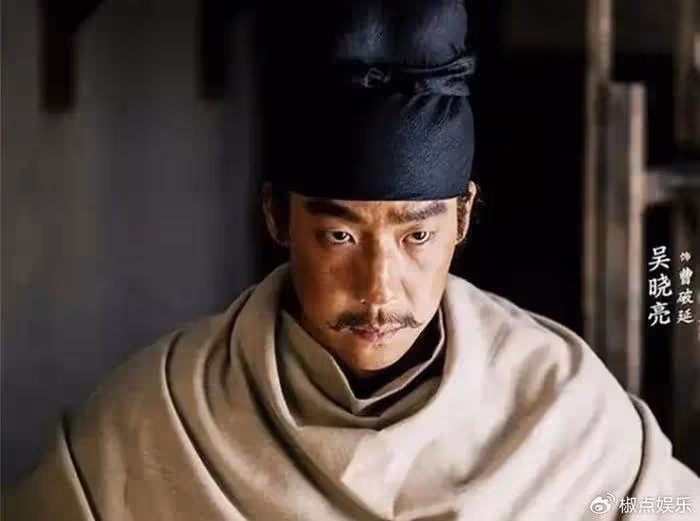 他,憑《潛行者》火出圈,眼睛小演技好,長了壞人臉,卻啥都能演