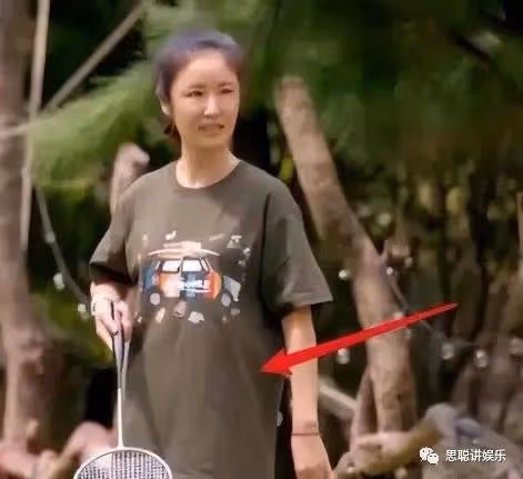 林心如近況曝光引爭議,肚子隆起疑似懷孕,47歲素顏看像路邊大媽?