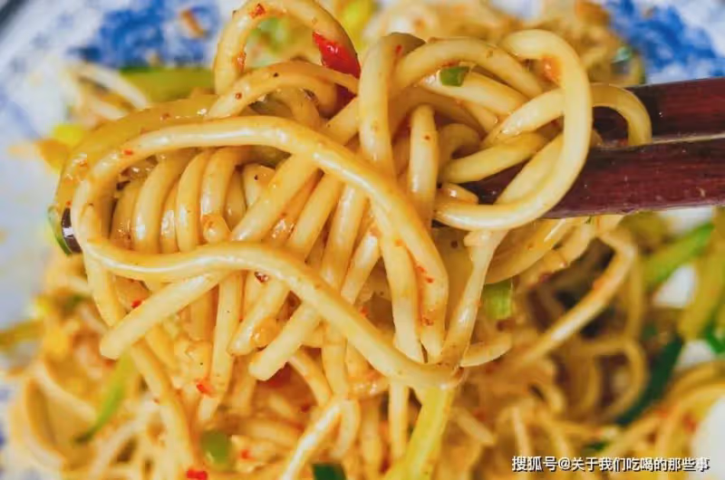 街邊的涼拌面為啥好吃?秘訣就是料汁,大廚免費分享,拌啥都好吃