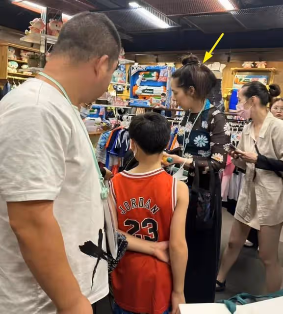 郭碧婷復出廣告出爐,鼻孔外翻、臉型大變,頻看字幕被批不敬業!