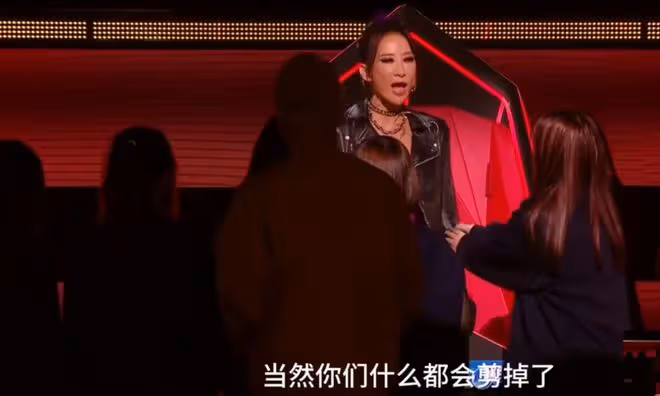 8月18日李玟《好聲音》2分鐘現場視頻曝光!三次警告節目組別碰她