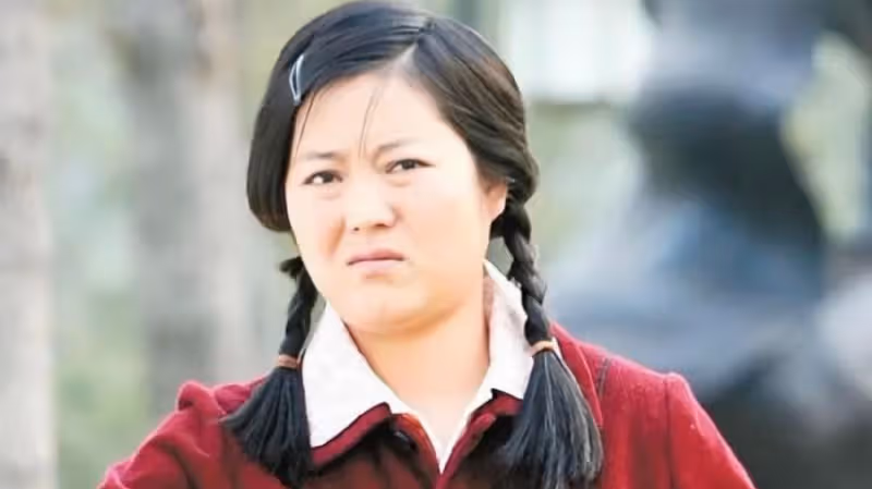 戲裡「土得掉渣」，戲外卻嫁帥氣老公，夫妻恩愛幸福美滿惹人羨