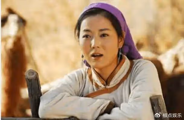 戲裡「土得掉渣」，戲外卻嫁帥氣老公，夫妻恩愛幸福美滿惹人羨