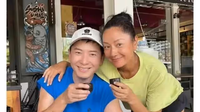 52歲瞿穎定居泰國曝光：皮膚如黑炭與男星緊密擁抱，住豪宅太悠閒