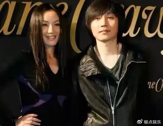 52歲瞿穎定居泰國曝光：皮膚如黑炭與男星緊密擁抱，住豪宅太悠閒