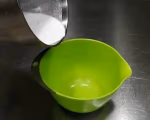 愛吃大米發糕的一定要收藏,不和面不揉面,清香鬆軟,涼了也不硬!