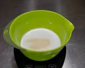 愛吃大米發糕的一定要收藏,不和面不揉面,清香鬆軟,涼了也不硬!