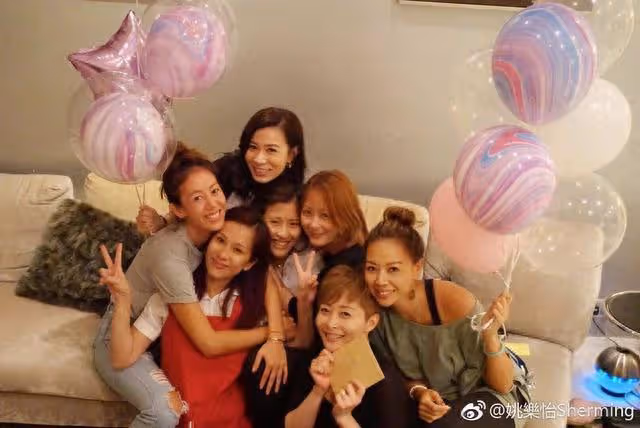 TVB前女星近況曝光!與家人聚餐鮮肉弟弟罕見出鏡,被贊星味足