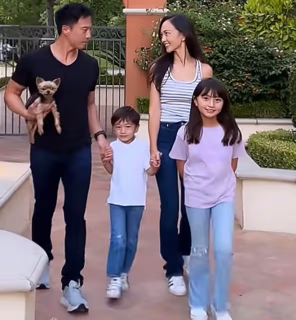 李玟前男友罕曬全家福!模特妻子美貌出眾身材好,子女呆萌可愛