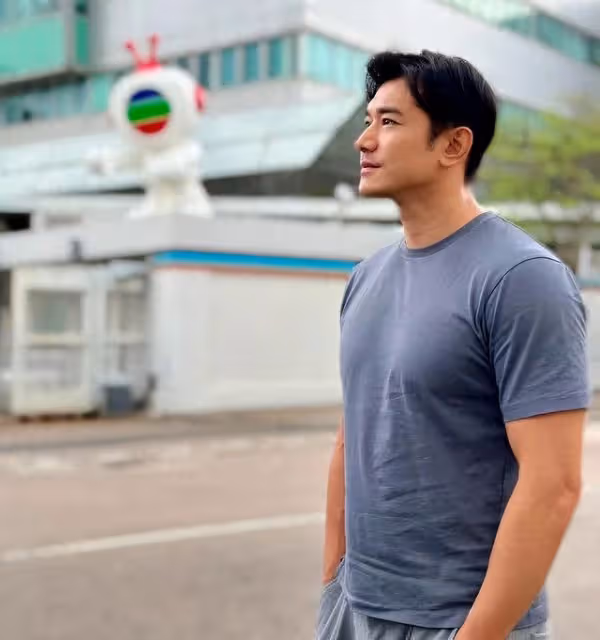 突然宣布離巢,TVB知名男星效力18年,長相帥氣卻不被力捧